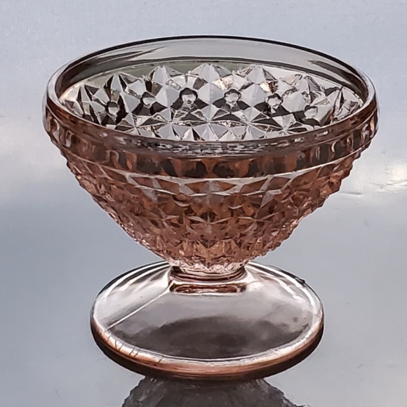 1940s "Holiday Pink" 2 3/4" Tall Champagne Sherbet Compote by Jeannette - Picture 4 of 16